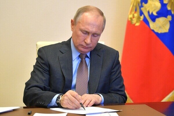 Путин запретил использовать зарубежные программы на критической инфраструктуре