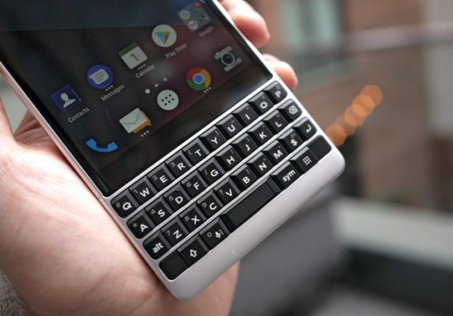 Скучаете по Blackberry? Скоро выйдет необычный девайс с QWERTY-клавиатурой